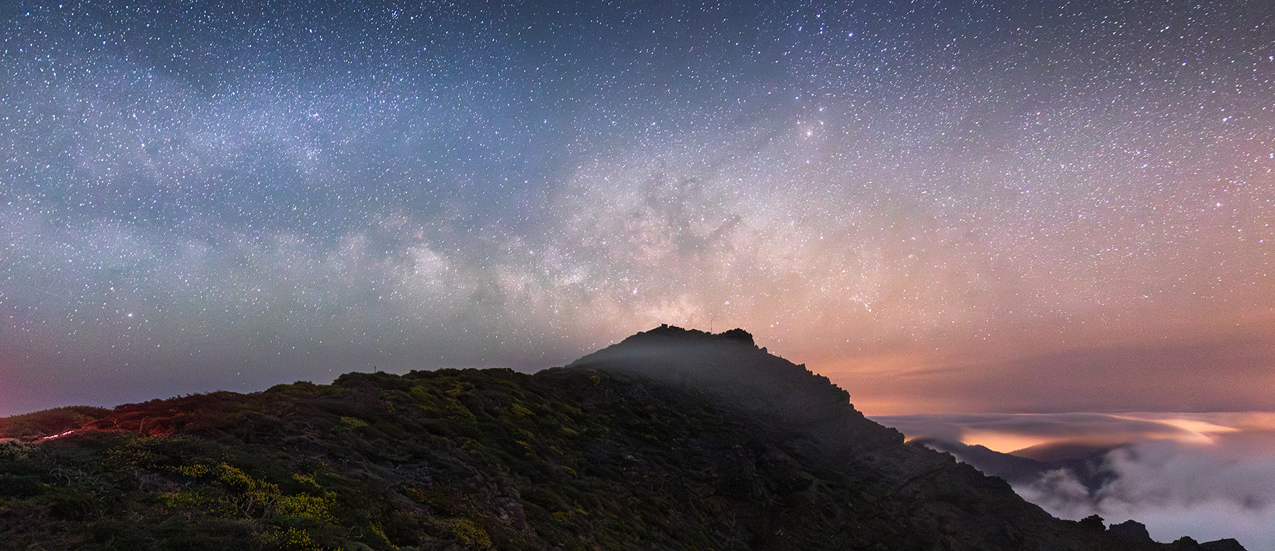 Milky Way over mountains at night