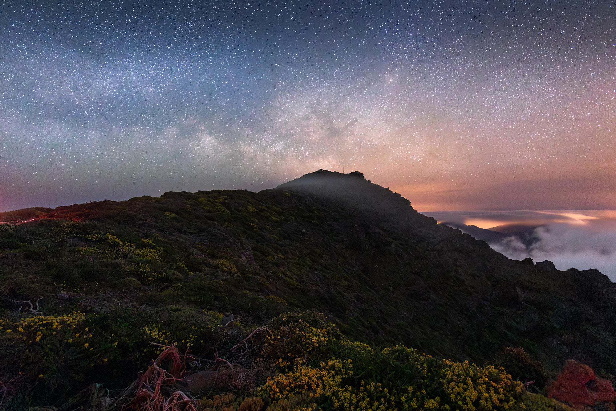 Milky Way over mountains at night